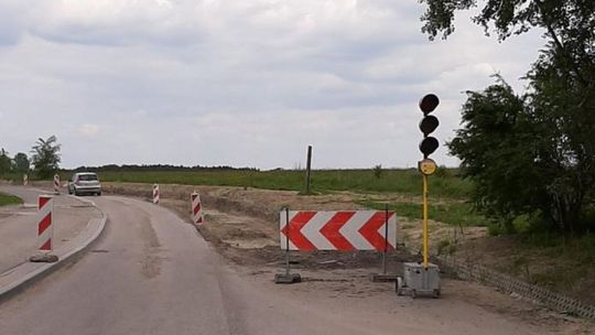 Dodatkowe prace przy przebudowie drogi w Piastowie. Z czego wynika opóźnienie?