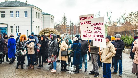 Domagają się obiecanych przez rząd podwyżek 