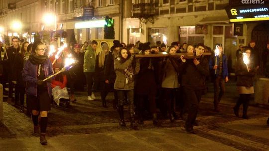 Droga krzyżowa. Utrudnienia w ruchu