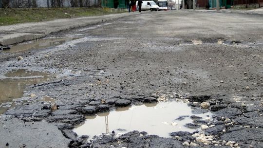 Drogowcy rozpoczynają łatanie ulic. Brakuje pieniędzy