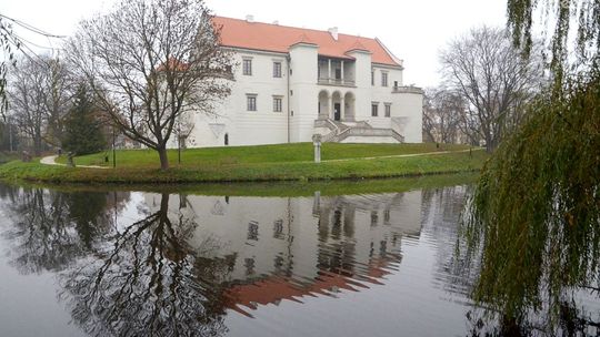 DUCHY NA ZAMKU W SZYDŁOWCU