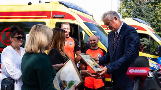 Dwie nowe karetki dla radomskiego pogotowia Dwie nowe karetki dla radomskiego pogotowia