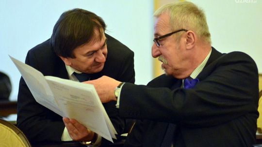 Dwie sesje. Jedna nadzwyczajna ws. oświaty