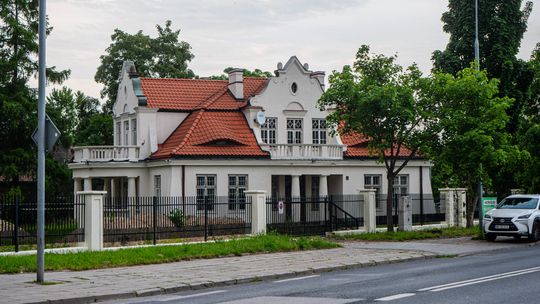 Dworek na sprzedaż