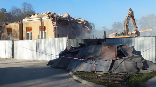 Dworek zburzony zgodnie z przepisami?