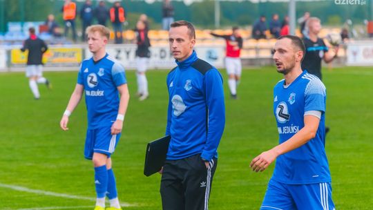 Dwucyfrowa wygrana wicelidera Drogowca Jedlińsk. LKS Promna wciąż na czele