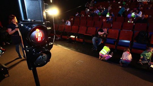 Dzieci dostały kaski i kamizelki odblaskowe