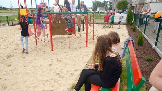 Dzieci przy  Mieszka I mają się gdzie bawić