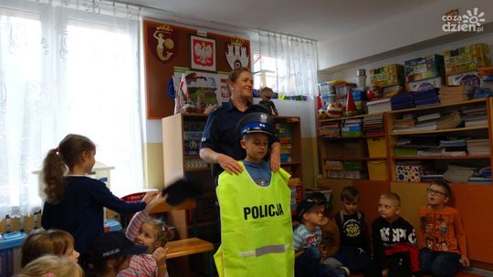 Dzielnicowe odwiedziły dzieci