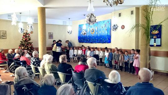 Dzień babci i dziadka w Domu Pod Złotym Dębem