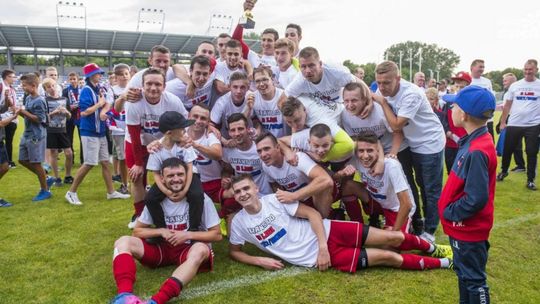 Dziewięć meczów Broni u siebie. Głównie w soboty