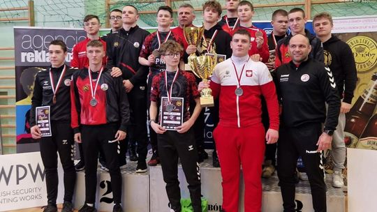 Dziewięć medali zapaśników Olimpijczyka Radom na Pucharze Polski kadetów