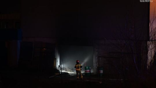 Dziewięć zastępów przy pożarze hali [aktualizacja]