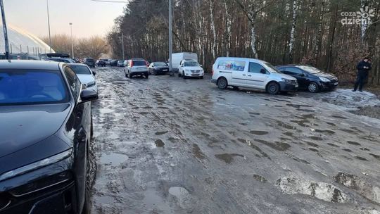 Dziury na ul. Folwarcznej. MZDiK wkrótce poprawi nawierzchnię drogi
