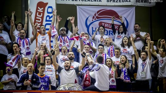 Efektowny triumf koszykarzy HydroTrucku nad MKS-em Dąbrowa Górnicza
