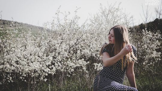 Eleganckie damskie sukienki – nieodzowny element kobiecej garderoby