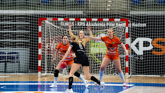 Elmas-KPS APR Radom pewnie wygrywa i utrzymuje pozycję lidera