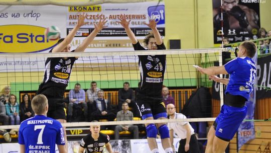 Emocje w hali MOSiR-u! Czarni wskoczyli na fotel lidera!