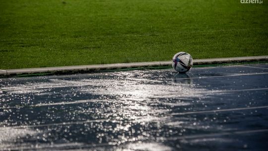 Enea Energia Kozienice wciąż walczy. Efektowny triumf Oskara Przysucha w 4. lidze