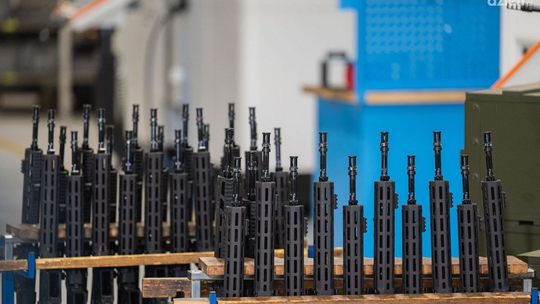 Europosłowie w Fabryce Broni