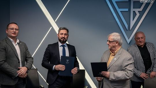 Fabryka Broni kontynuuje współpracę z trzecioligową Bronią Radom Fabryka Broni kontynuuje współpracę z trzecioligową Bronią Radom