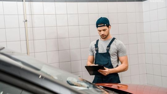 Fałszowanie przebiegów pojazdów: Rozumienie, Rozpoznawanie i Radzenie sobie z nieuczciwymi sprzedawcami