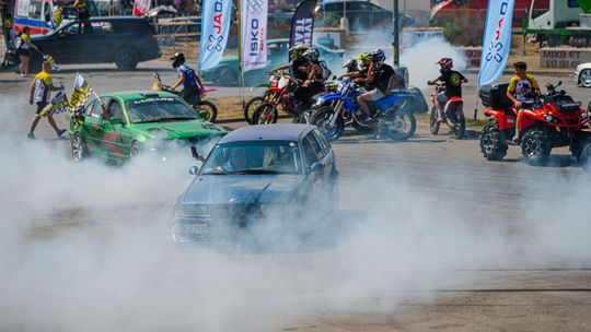 Family Drift w Jedlińsku połączył motoryzacyjne emocje z pomocą dla Dominika Graneckiego