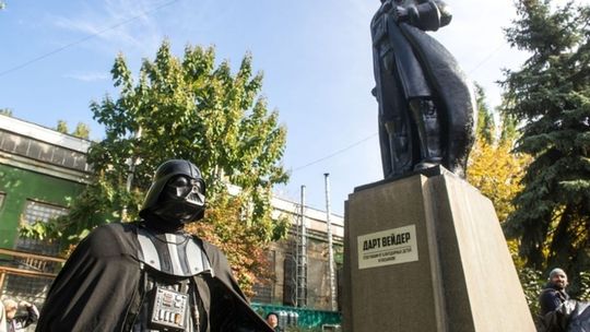 Fani Gwiezdnych Wojen zachwyceni – na Ukrainie powstał pomnik Dartha Vadera.