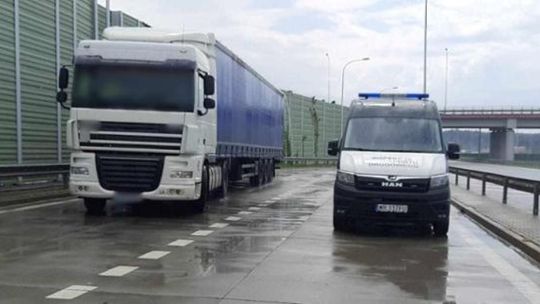 Fatalny stan ogumienia ukraińskiej naczepy