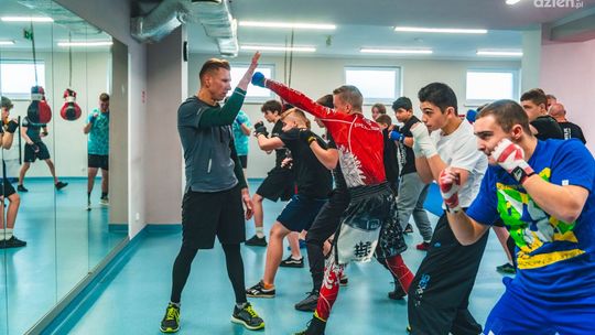 Ferie z boksem i gość specjalny. Były zawodowy pięściarz z Radomia poprowadził zajęcia