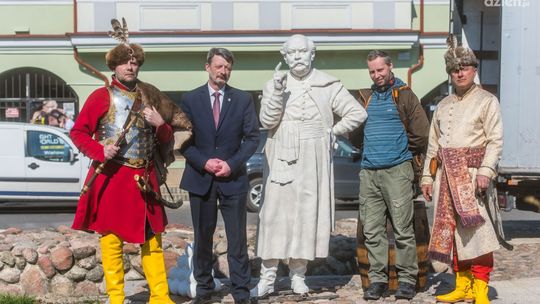 Figura Zagłoby prawie gotowa. Odsłonięcie w maju