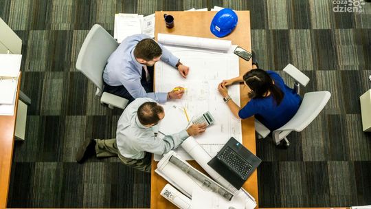 Flirtowanie w miejscu pracy — Cienka linia między zabawą a naruszeniem