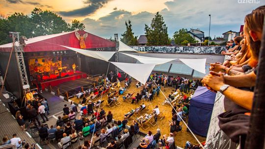 Fosa pełna kultury: Sztuka rzucania słowem