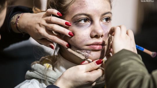 Fosa pełna kultury. Zombie na tapecie