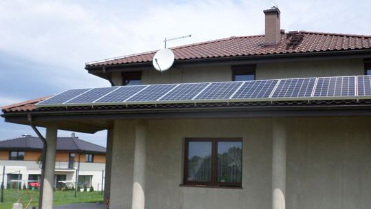 Fotowoltaika – wygodna i oszczędna. Jak jej używać z głową?