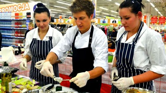 Francuski kucharz i lokalne produkty w Leclercu