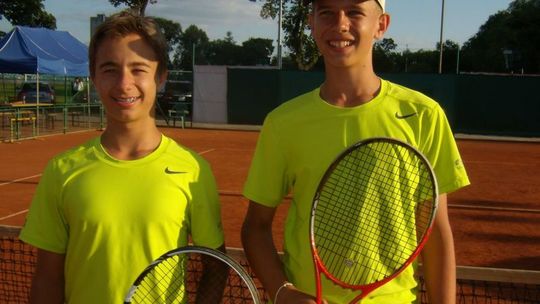 Fryze i Sadal na podium u siebie