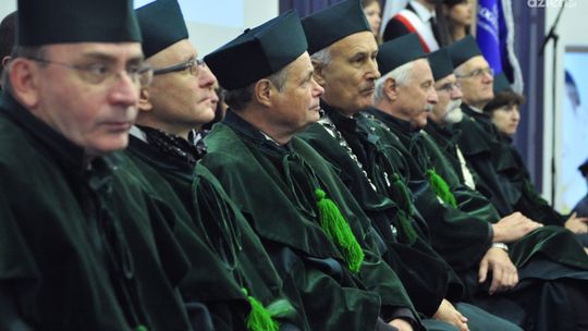 Gaudeamus na UTH bez długów i zwolnień