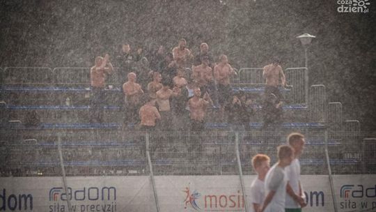 Gigantyczna ulewa na meczu Radomiaka. Zobaczcie zdjęcia