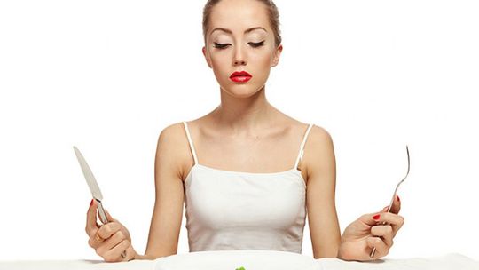 Głodówka nie prowadzi do utraty wagi