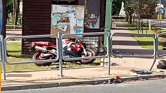 Głowaczów. Motocyklista uderzył w drewniany kiosk