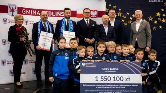 Gmina Jedlińsk z dofinansowaniem na budowę nowego boiska piłkarskiego