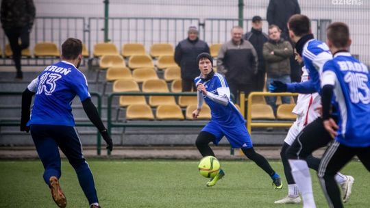 Grad bramek w sparingu Broni