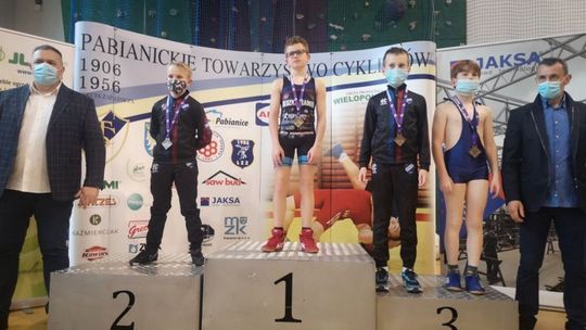 Grad medali młodych zapaśników Olimpijczyka