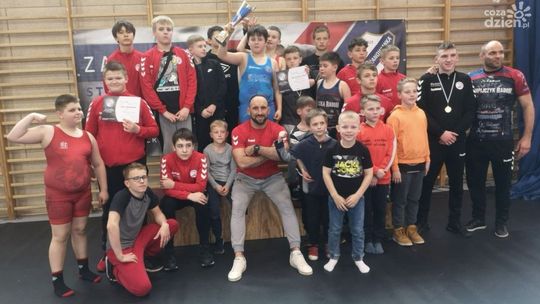 Grad medali zawodników Olimpijczyka Radom podczas Małopolskiej Ligi Zapaśniczej