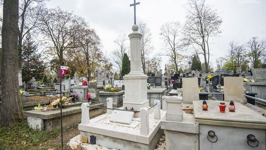 Grób Kelles-Krauzów odnowiony