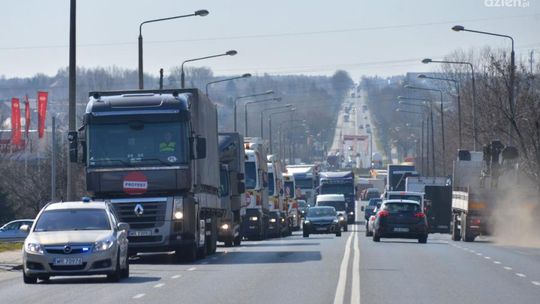 GRÓJEC. Blokada drogi i objazdy