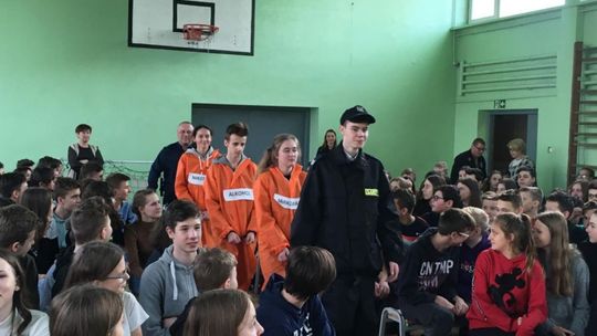 Grójec. Spektakl profilaktyczny „Wolni od nałogów”