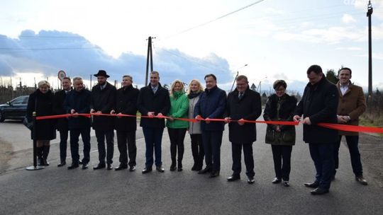 Grójec. Uroczyste przecięcie wstęgi przebudowanego odcinka drogi powiatowej