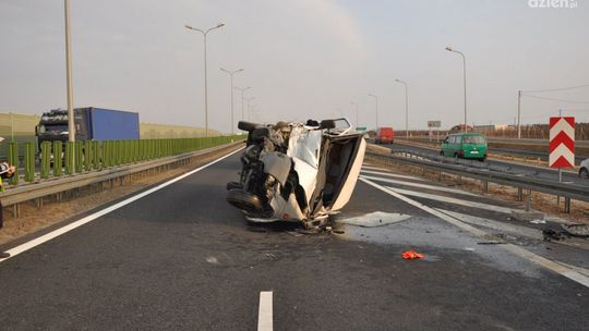 Groźny wypadek busa na krajowej "siódemce" (AKTUALIZACJA)